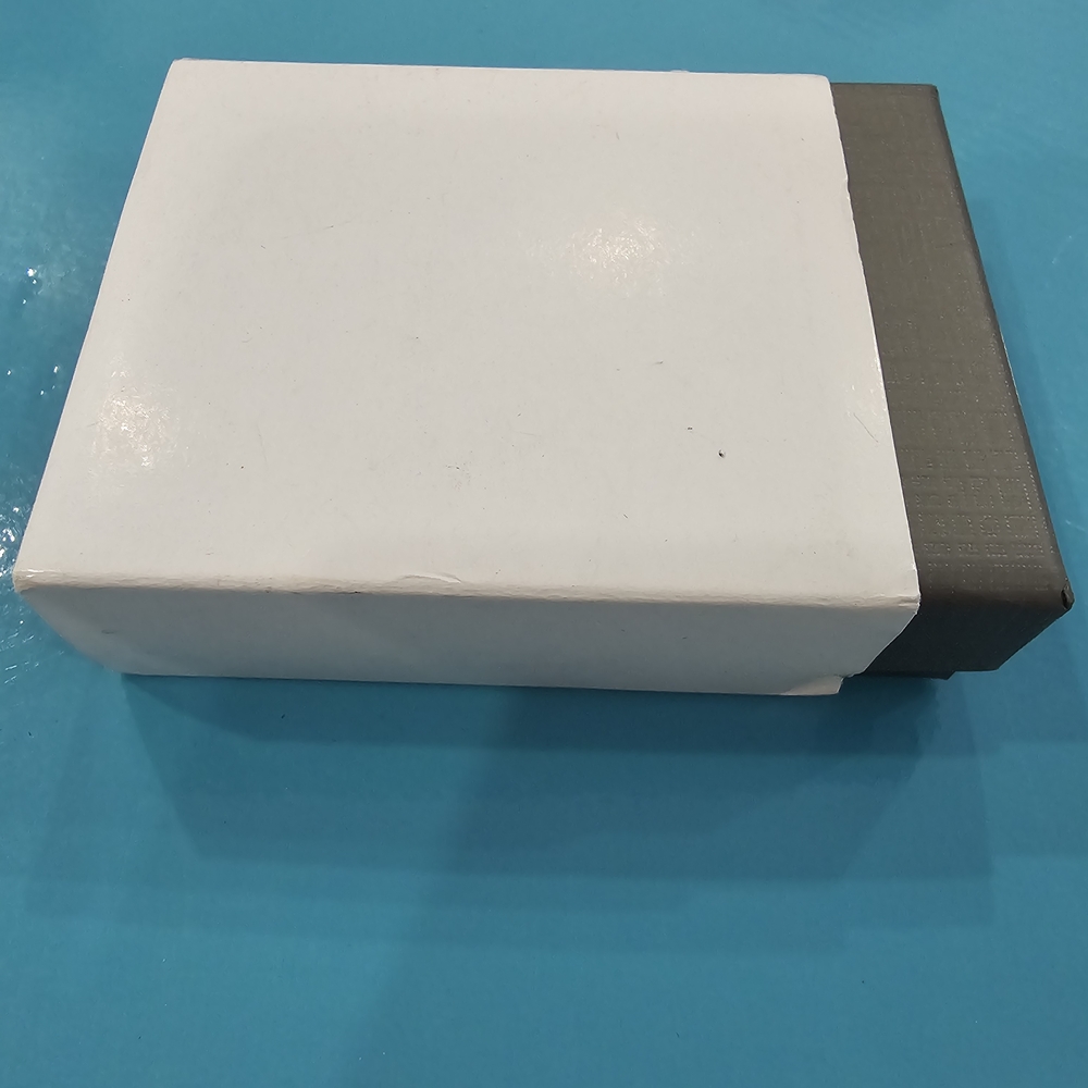 NWT Elegant Gold Stud Earrings - Picture 5 of 5